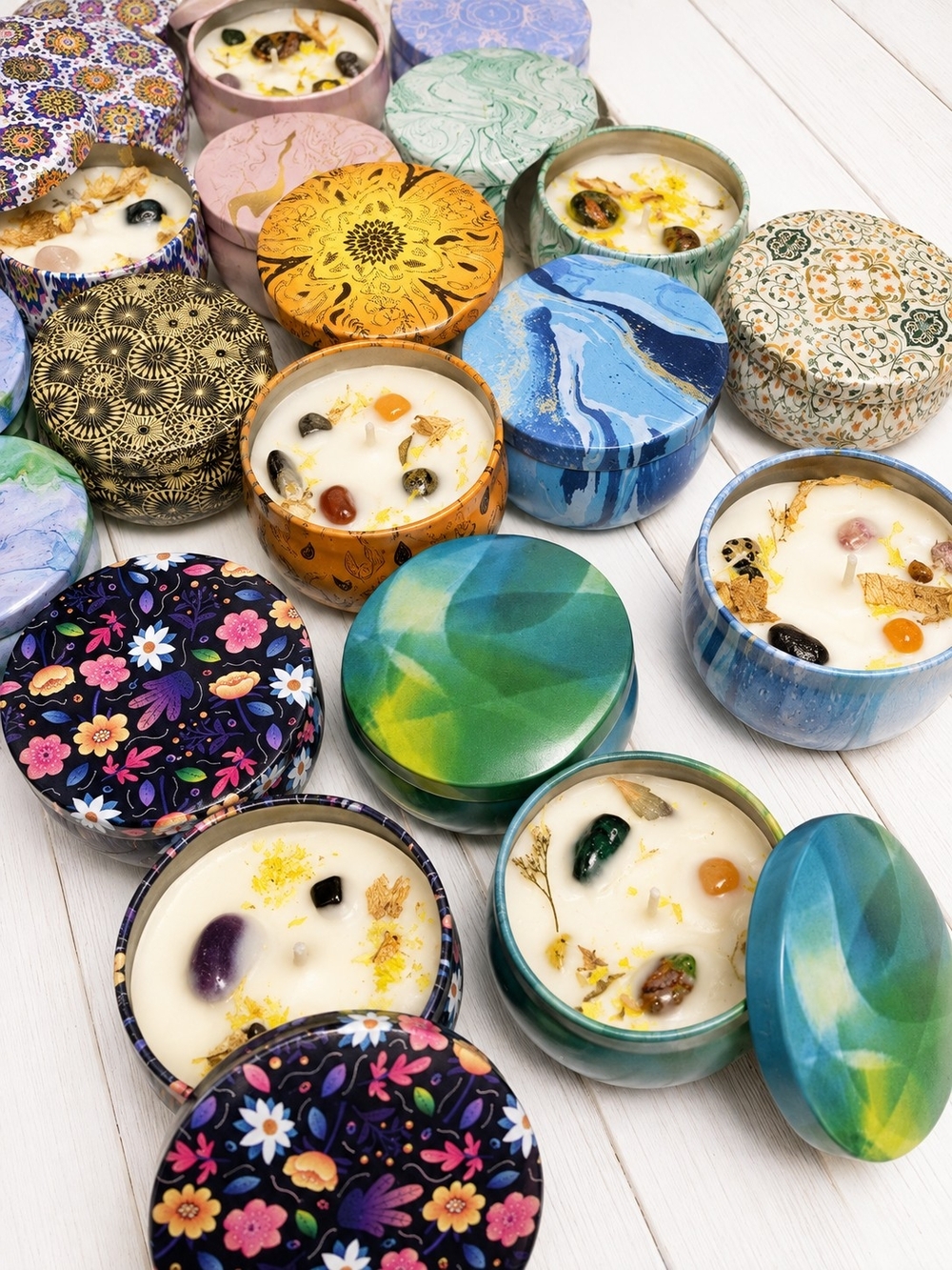 10 Soy Candles With Natural Gemstones And Rose Petals In Colorful Tins